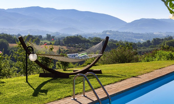 Tarano Villa | Enchanting Villa with Pool, Airco and WiFi close to Rome