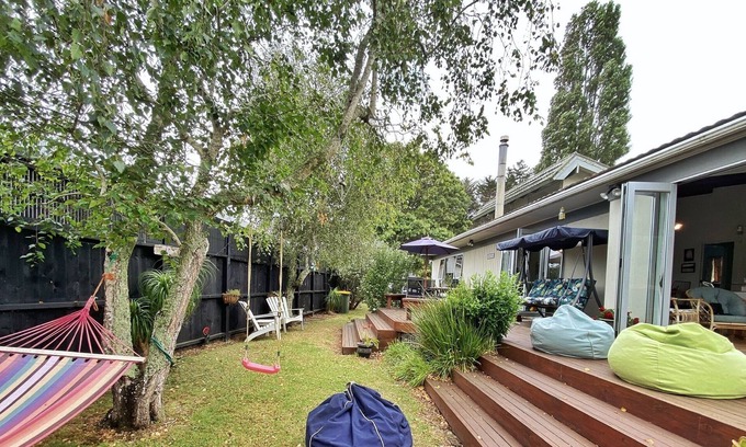 Arkles Bay Maison | Enchantingly peaceful bach near the beach