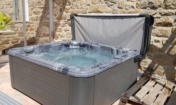 Les Assions Cottage | Gîte clos et spacieux, chambres climatisées, SPA, Garage fermé, Plages 5km maxi