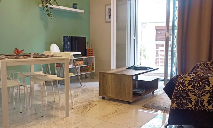 Evosmos Appartement | Enclosed Secure Parking- Cozy Apartment of 2 Double Bedrooms For Families of 4-5