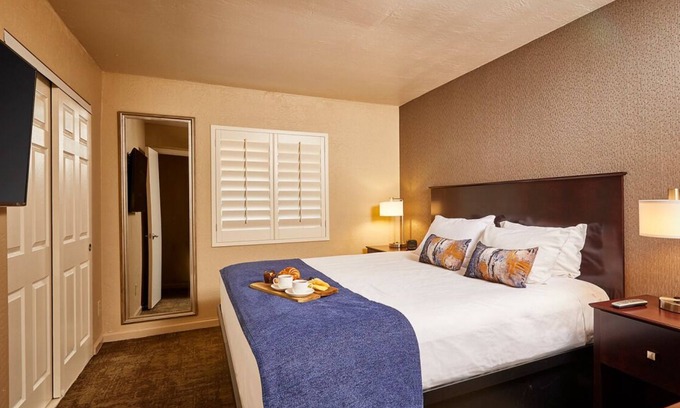 South Scottsdale Station Balnéaire | Endless Arizona Fun! 2 Serene Units, Courtyard View, Free Parking, Five Pools!