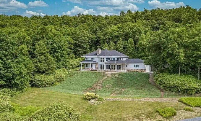 Lehighton Maison | Endless Lake Views, Amazing Sunsets overlooking a state park!