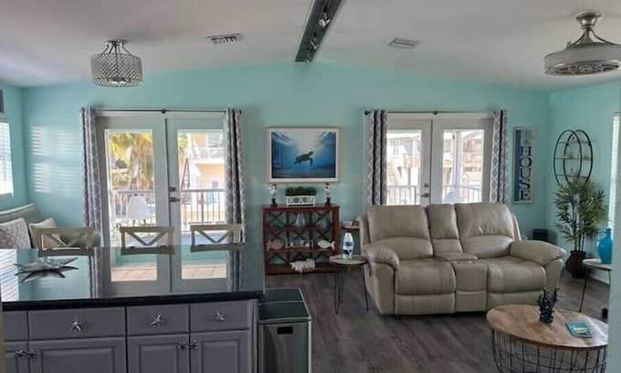 Cutthroat Harbor Estates Maison | Endless Summer Beach House