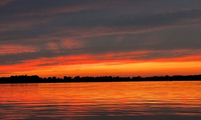 Grand Isle Maison | Endless Sunsets - Lake Front Retreat in the "Gut" on Lake Champlain
