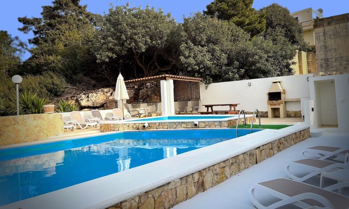 Santa Maria Estate Villa | Endless Sunshine: Expansive Detached Villa with 2 Pools for All-Day Enjoyment