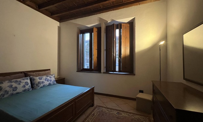 Mantua Appartement | Energetic apartment Walking distance to downtown Mantua and convenient to services