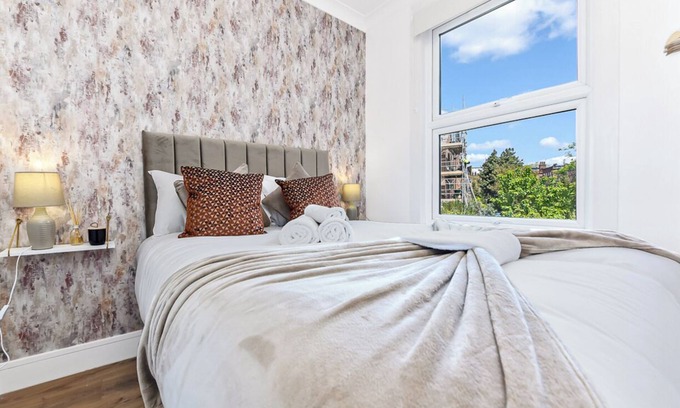 Gospel Oak Appartement | Energizing Getaway: Newly Renovated 2 BR Flat