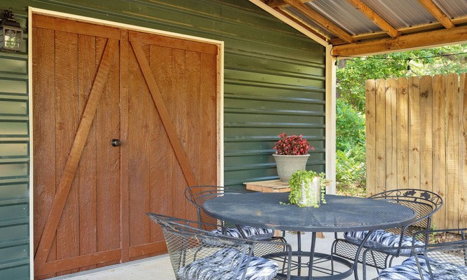 Oakland Appartement | Enid Lake's studio in Plum Point, .5 mile from boat ramp