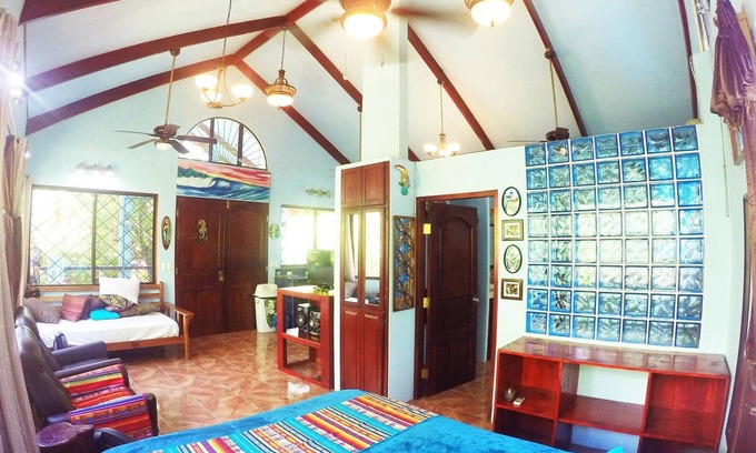 Pavones Maison | Profitez de 2 maisons sur 1 propriété luxuriante avec piscine privée, Casa Azul et Aloha, AC, WiFi