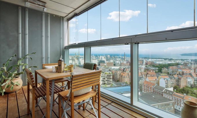 Aarhus C Appartement | Enjoy a beautiful vacation by the sea in this inviting vacation apartment.