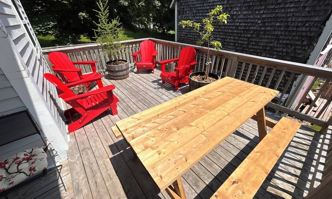 Sackville Maison | Enjoy a cozy stay at Sunflower House, a three-bedroom home in Sackville, N.B.