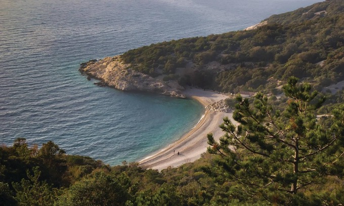 Martinscica Appartement | Enjoy a great vacation in this vacation apartment in excellent location on the beach.
