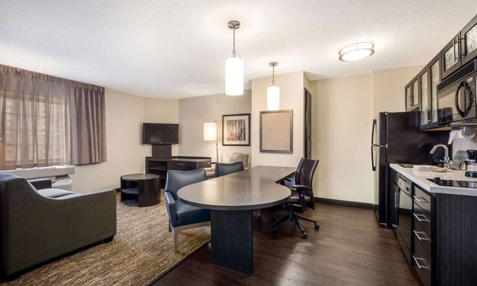 Memorial Station Balnéaire | Enjoy a Hassle-Free Stay! Near Cockrell Butterfly Center, Pet-Friendly!