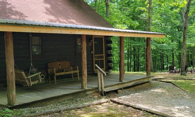 Mauckport Cabine | Enjoy a Hot Tub and a peaceful Cabin out in the country at High Ridge Cabins.