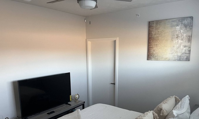 Raymore Appartement | Enjoy a Luxury living, Convenient walking distance of several restaurants & more