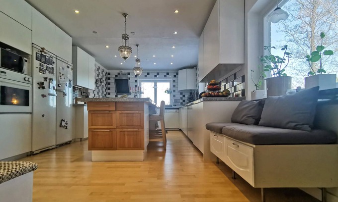 Ljusfallshammar Maison | Enjoy a relaxing vacation in this comfortable house with lake view and pool.