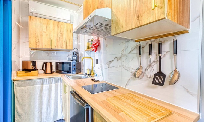 Septfonds Maison | Enjoy a relaxing and pleasant vacation in this tasteful and individual apartment.