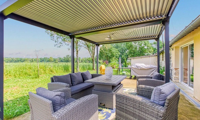 Septfonds Maison | Enjoy a relaxing and pleasant vacation in this tasteful and individual vacation apartment.