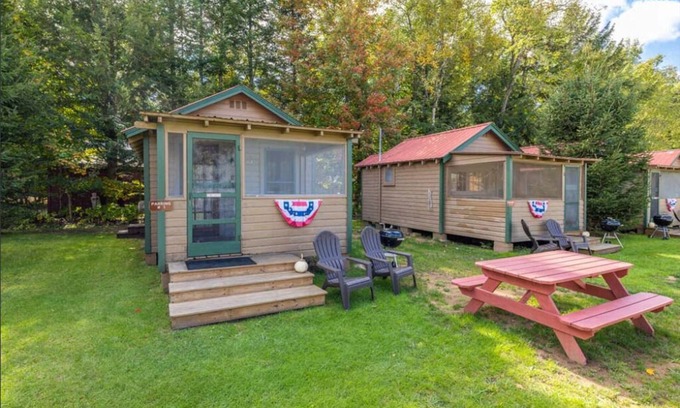 Inlet Cottage | Enjoy a Relaxing Couples Getaway and Lakes View at Stievater's Lakeside Cottages