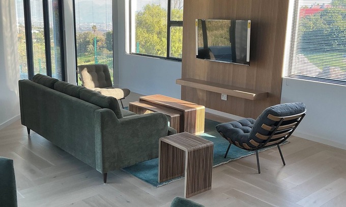 Heldervue Appartement | Enjoy a relaxing getaway in our new luxury apartment, central to most amenities