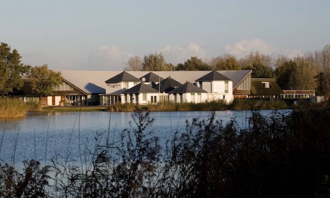 Velsen-Zuid Hôtel | Enjoy a Relaxing Stay with Free Parking, Scenic Views, and On-Site Dining
