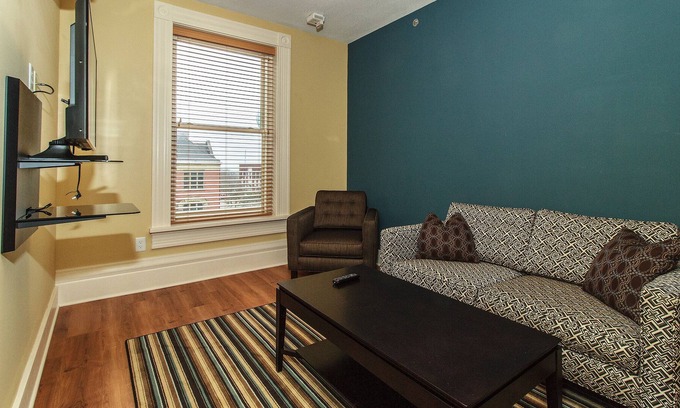 St. Clairsville Maison | Enjoy a Seamless Blend of Functionality and Style Condo close to Wheeling 208