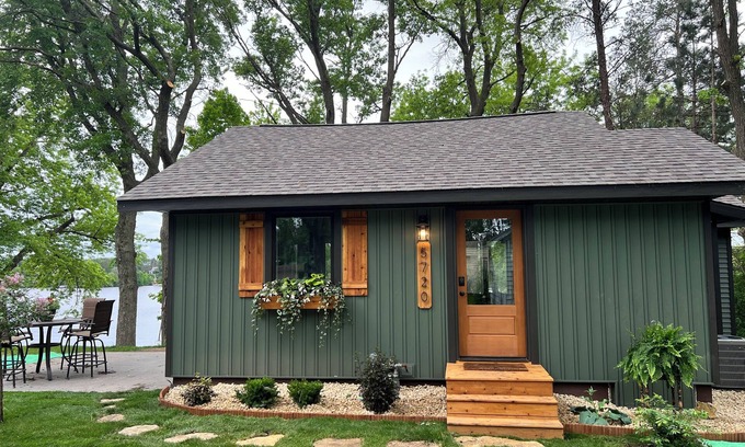 Lake Wissota Cabine | Enjoy the winter season in this cozy little cabin on beautiful Lake Wissota.