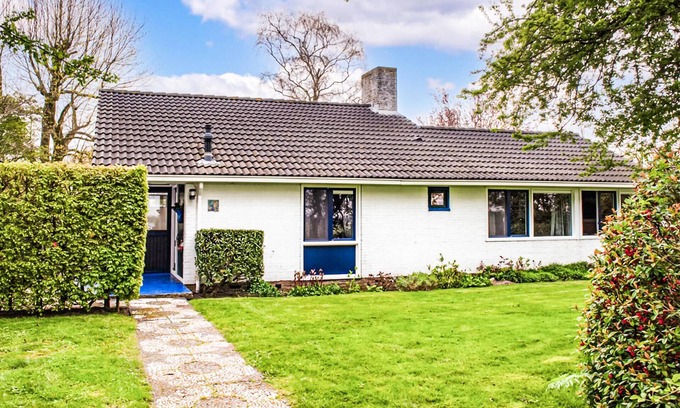Boornzwaag Maison | Enjoy an unforgettable time in this vacation home near the water.