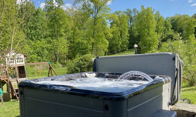 Fishkill Appartement | Enjoy Beacon with a touch of the country!