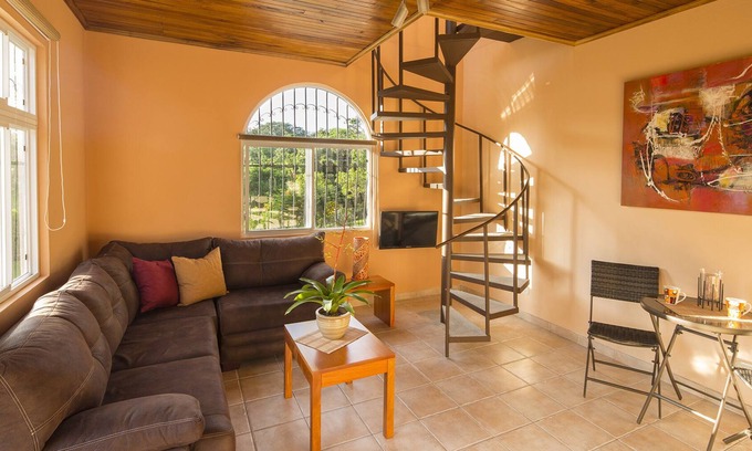 Ciudad Colon Maison | Profitez du beau temps dans un espace merveilleux. Parfait pour les snowbirds