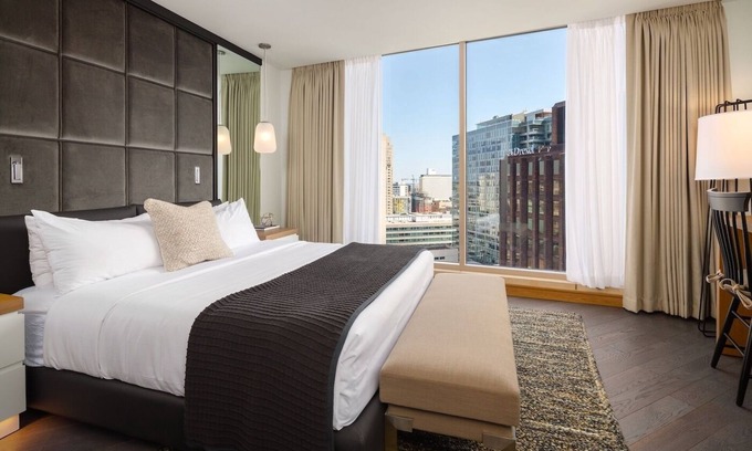 Logan Square Hôtel | Enjoy Budget-Friendly Modern Room with Kitchen | City Views | Pets Stay Free