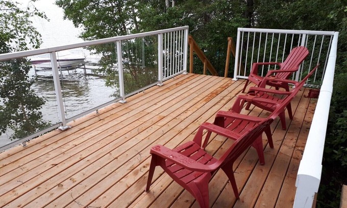 Westerose Cabine | Waterfront cabin at Pigeon Lake, minutes away from Village at Pigeon Lake