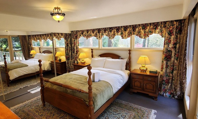 Hollyburn Maison | Enjoy in peace and a natural garden during your stay