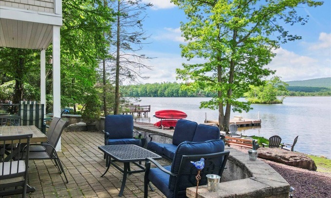 Drums Maison | Enjoy lakefront comfort and the beauty of winter near the Poconos!