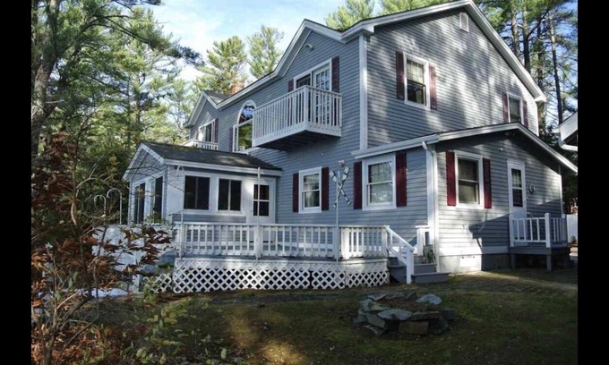 Gilmanton IW Maison | Enjoy lakefront life. Sleeps 12+. Gorgeous sunsets year-round on Crystal Lake