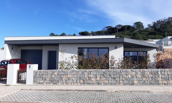 Coto Villa | Enjoy modern comfort and private heated pool at Casa Ambiente Verde