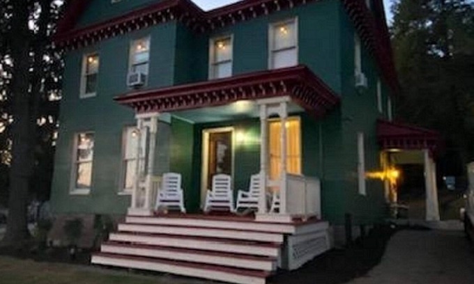 Gowen City Maison | Profitez de notre grande ferme victorienne, montez sur l'AOAA ou visitez Knoebels à quelques minutes