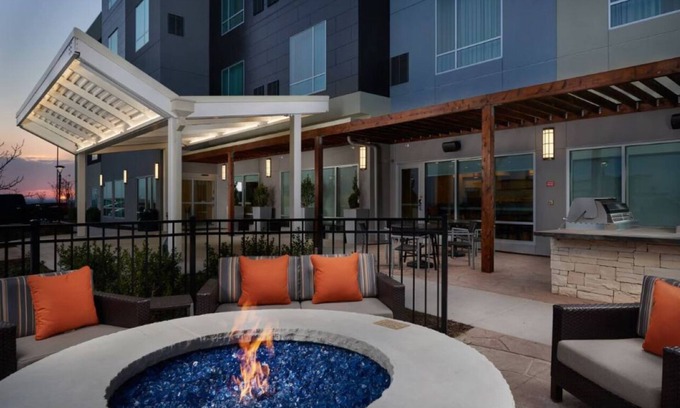 Lake Worth Hôtel | Enjoy Outdoor BBQs & More from Your Comfortable Queen Suite - 2 Units