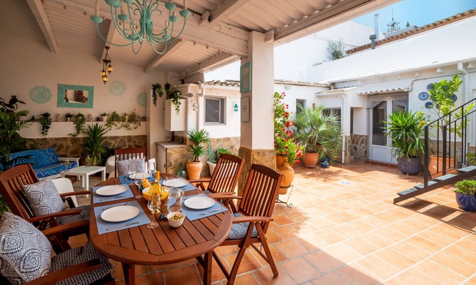 Castello de Rugat Maison | Enjoy relaxing together in this beautiful, spacious and welcoming village home