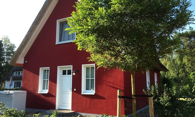 Glowe Maison | Profitez de l'automne sous le toit de chaume - près de la plage, confortable, Wi-Fi, sauna, dog willk.