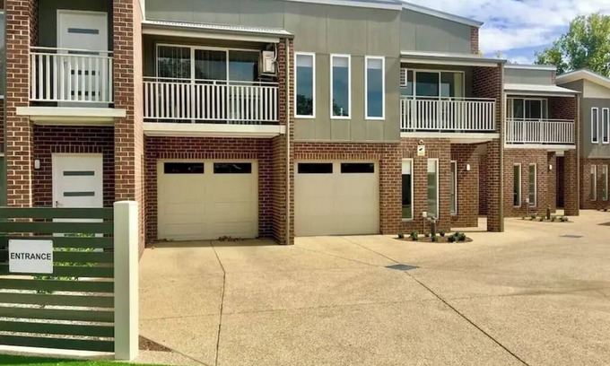 Wagga Wagga Appartement | Enjoy the CBD in this NEW 2 bedroom townhouse located in a small complex!