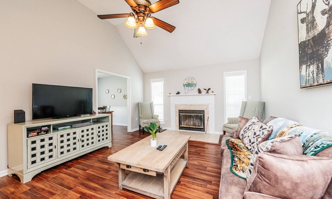 Warner Robins Maison | Enjoy the Creature Comforts House/ King Bed/ Pet Friendly