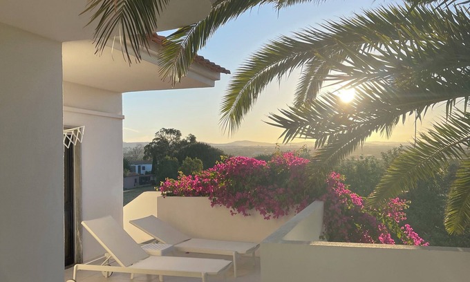 Aldeia das Acoteias Appartement | Profitez de la grande piscine et des environs verdoyants. Proche de la plage et au calme.