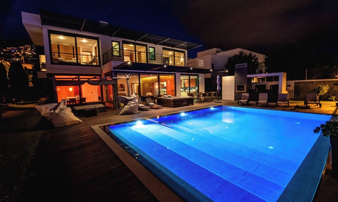Santa Maria Maior Villa | Sentez-vous le réveil et allongez-vous avec la beauté de la baie de Funchal!