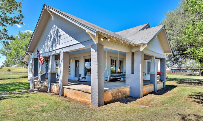 Clifton Autre | Enjoy the peaceful setting of this remote 1920's farmhouse.