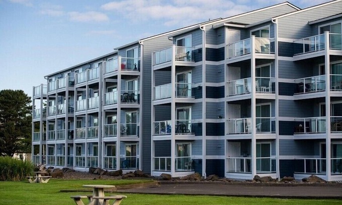 Lincoln City Copropriété | Enjoy this 2nd floor condo with amazing views of the coast in Lincoln City!