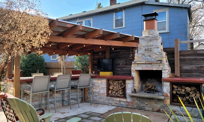 St. Anthony West Maison | Enjoy this amazing home and yard as you eat, pray and fall in love with NE Mpls.