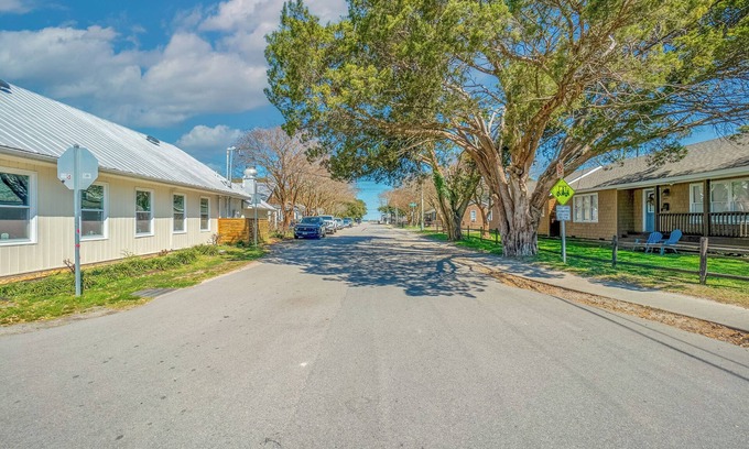 Chic's Beach Maison | Enjoy this charming Virginia Beach unit steps to the beach & updated throughout!