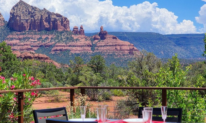 West Sedona Maison | Enjoy This Contemporary Red Rock View Retreat, Views & EV Charger!