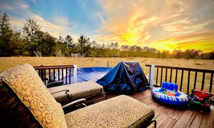 Fort White Maison | Enjoy this five acre Countryside tranquility and close to outdoor activities.